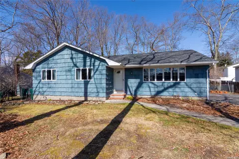 405 Wildwood Rd, Ronkonkoma, NY 11779