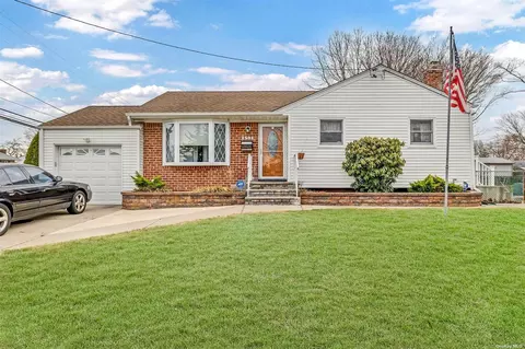1561 Illinois Ave, Bay Shore, NY 11706