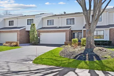 4 Hidden Harbor Dr #4, Babylon, NY 11702