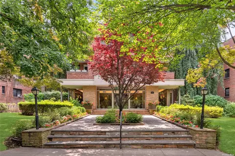 30 Grace Ave #P1E, Great Neck, NY 11021