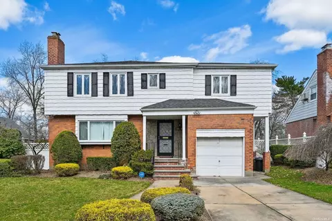 220-63 77th Ave, Oakland Gardens, NY 11364