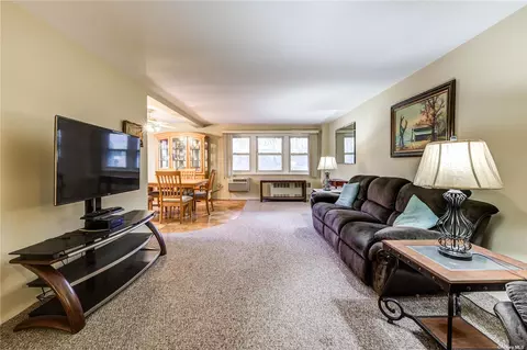 34 Pearsall Ave #1G, Glen Cove, NY 11542
