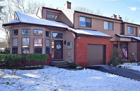 42 Timber Ridge Dr #42, Holbrook, NY 11741