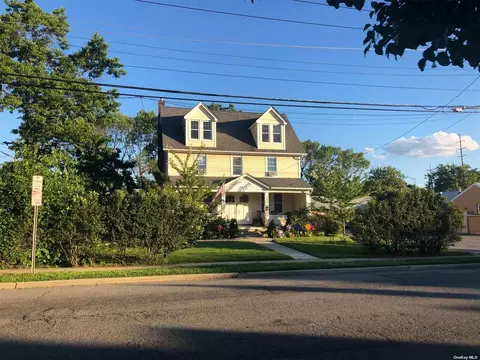 3498 Park Ave, Wantagh, NY 11793