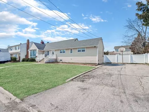 12 Morton St, East Farmingdale, NY 11735