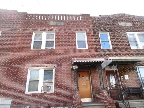 51-20 48th St, Woodside, NY 11377
