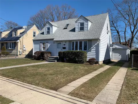 931 Cewell Ave, Uniondale, NY 11553