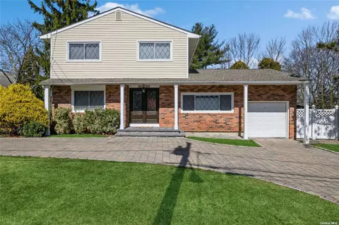 9 Talman Pl, Dix Hills, NY 11746