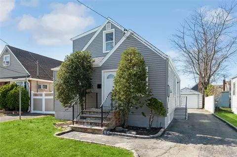 166 Franklin St, Elmont, NY 11003