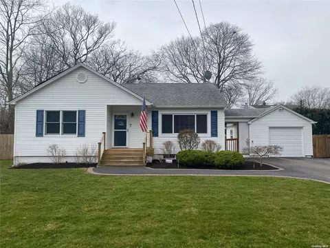 212 Orchid Dr, Mastic Beach, NY 11951