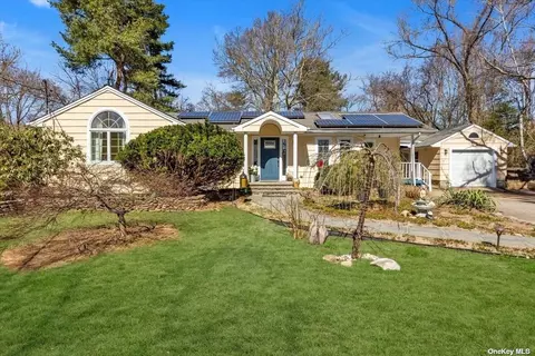 17 Saratoga Ave, East Northport, NY 11731