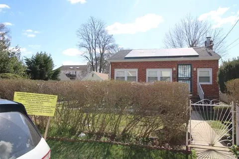 146 E Pennywood Ave, Roosevelt, NY 11575