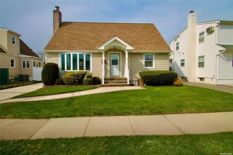 831 Jerusalem Ave, Merrick, NY 11566