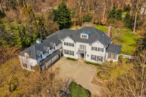 1 Dogwood Ln, Sands Point, NY 11050