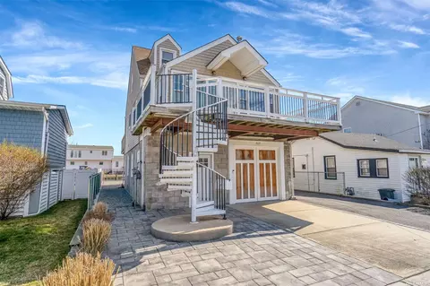 727 Farmers Ave, Bellmore, NY 11710