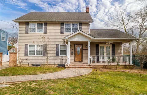 101 Chestnut Ave, Floral Park, NY 11001