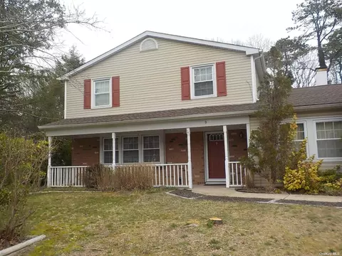 9 Westbrook Rd, Coram, NY 11727