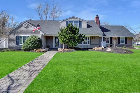 20 Millstream Ln, Stony Brook, NY 11790