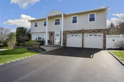 43 Sandy Hollow Dr, Smithtown, NY 11787