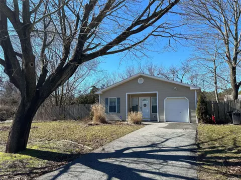 902 Taylor Ave, Patchogue, NY 11772