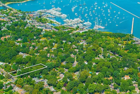 71 Hampton St, Sag Harbor, NY 11963