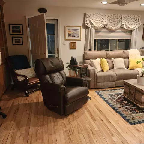18-45 215th St Ave #TH 13, Bayside, NY 11360