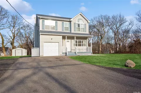 361 Adirondack Dr, Farmingville, NY 11738