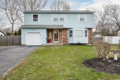 75 Breston Dr, Shirley, NY 11967