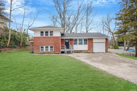 6 Cayuga Pl, Commack, NY 11725