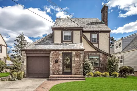 116 Stuart St, Lynbrook, NY 11563