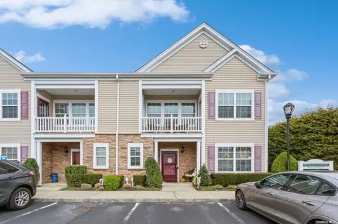 16 Strangford Ct #16, Oceanside, NY 11572