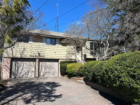 2524 Oak Ct, Seaford, NY 11783