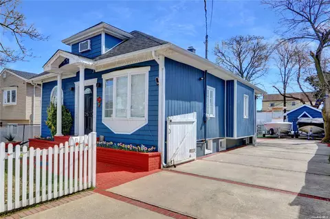 25 Independence Ave, Freeport, NY 11520