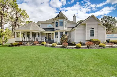 261 Radio Ave, Miller Place, NY 11764