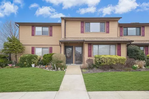 100 Daly Blvd #2717, Oceanside, NY 11572