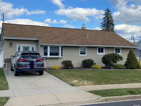 10 E Millpage Dr, Bethpage, NY 11714