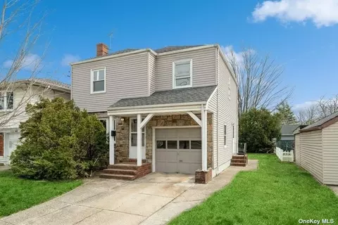 119 Rockaway Pkwy, Valley Stream, NY 11580