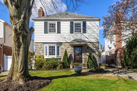 56-10 215th St, Bayside, NY 11364
