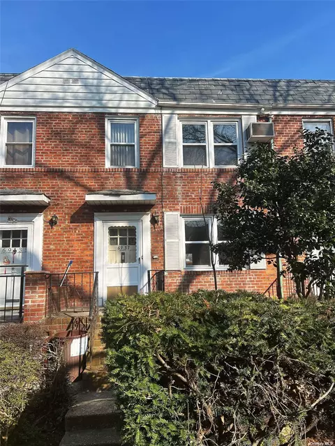 69-37 175th St, Fresh Meadows, NY 11365