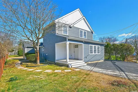 113 E 11th St, Huntington Station, NY 11746