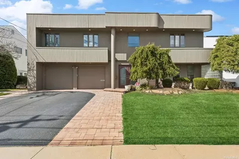 2075 Vine Dr, Merrick, NY 11566