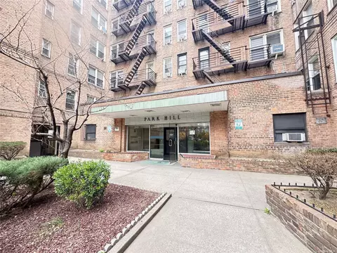 42-45 Kissena Blvd #4W, Flushing, NY 11355