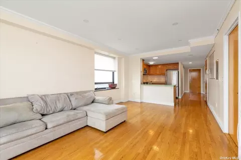 116-24 Grosvenor Ln #11C, Richmond Hill, NY 11418