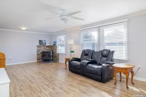 98 Village Cir #98, Manorville, NY 11949