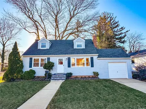70 Atlantic Ave, Massapequa Park, NY 11762