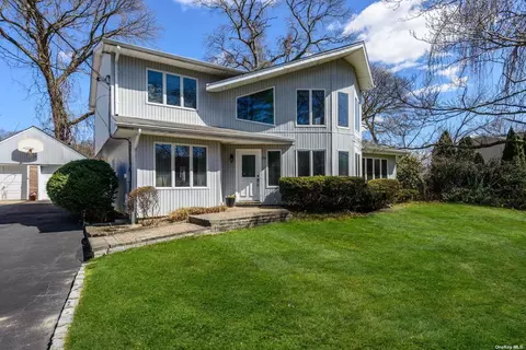 77 Truxton Rd, Dix Hills, NY 11746