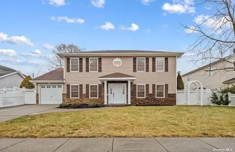 59 Bluebird Dr, Syosset, NY 11791