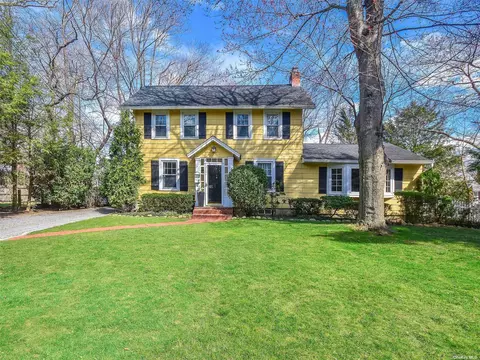 65 Clinton St, Sea Cliff, NY 11579