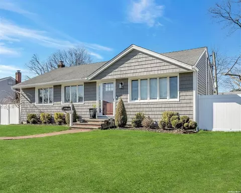 3597 Centerview Ave, Wantagh, NY 11793