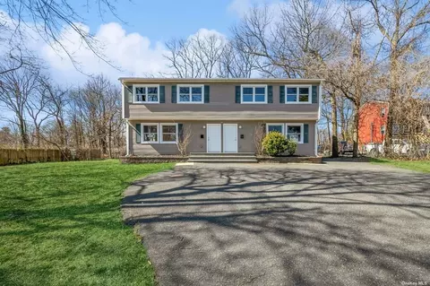 19 6th Ave # A, Huntington Station, NY 11746